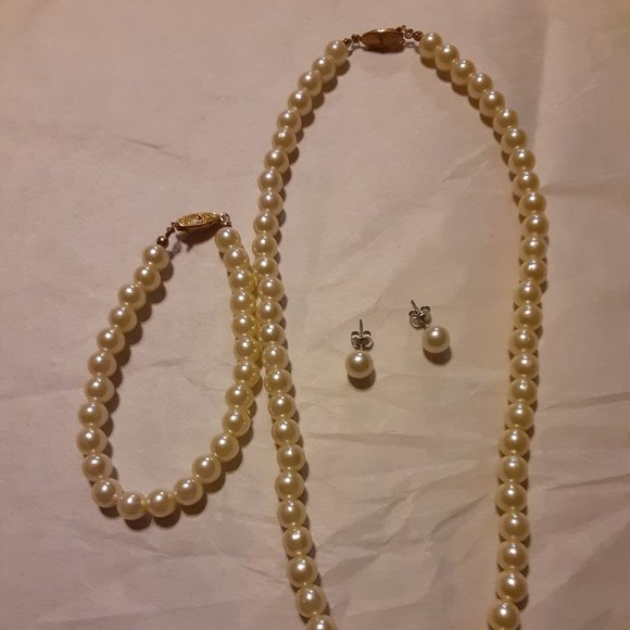 Jewelry - 3 piece Vintage Pearl Set